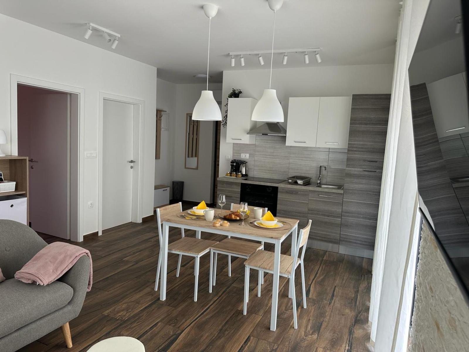 Apartments Harmony Hills Pula Exteriör bild
